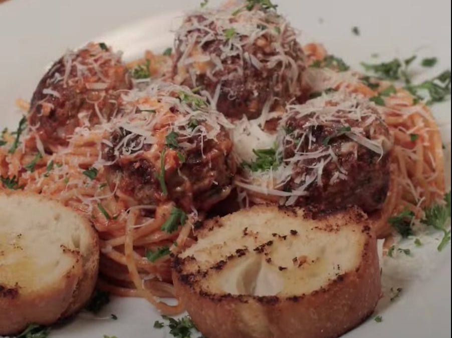 Pasta con Albóndigas
