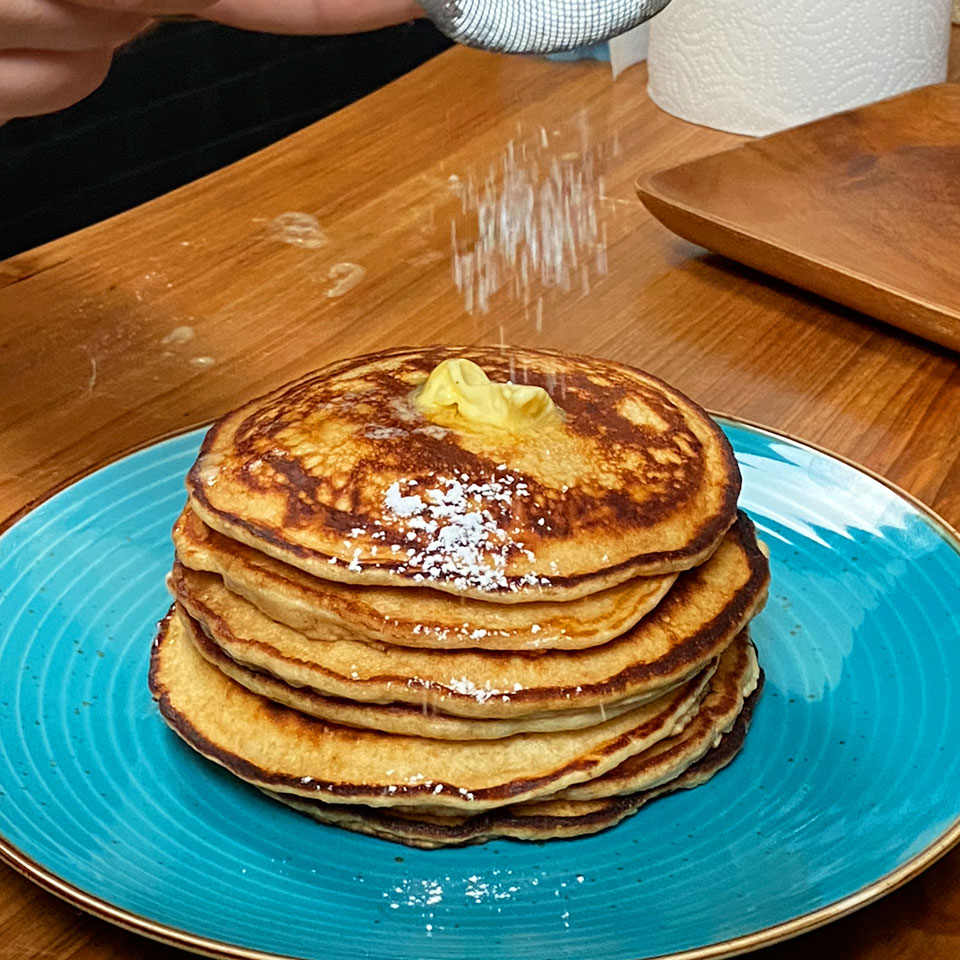 Hot Cakes con Elote | Munchies Lab