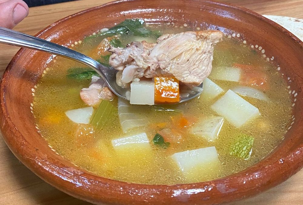 Caldo de Pollo 🍗