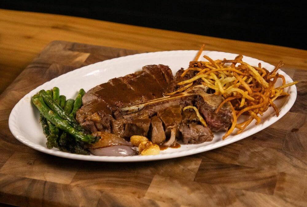 T-bone en el Sartén, Salsa de Steak y Papas Fritas 🥩🍟